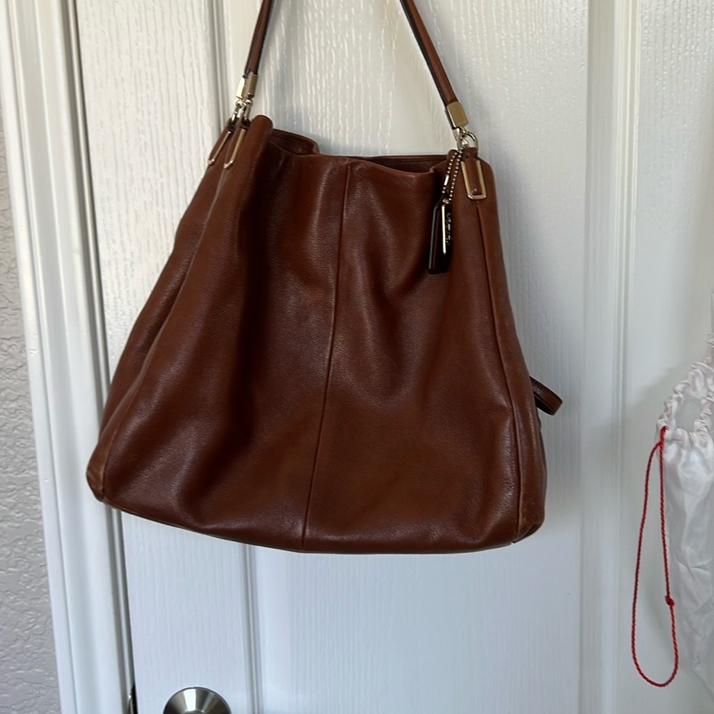Coach Elegant Brown Leather purse